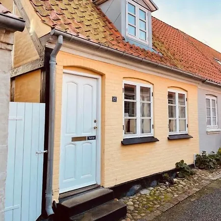 Skont Skipperhus Midt I Marstal. 펜션
